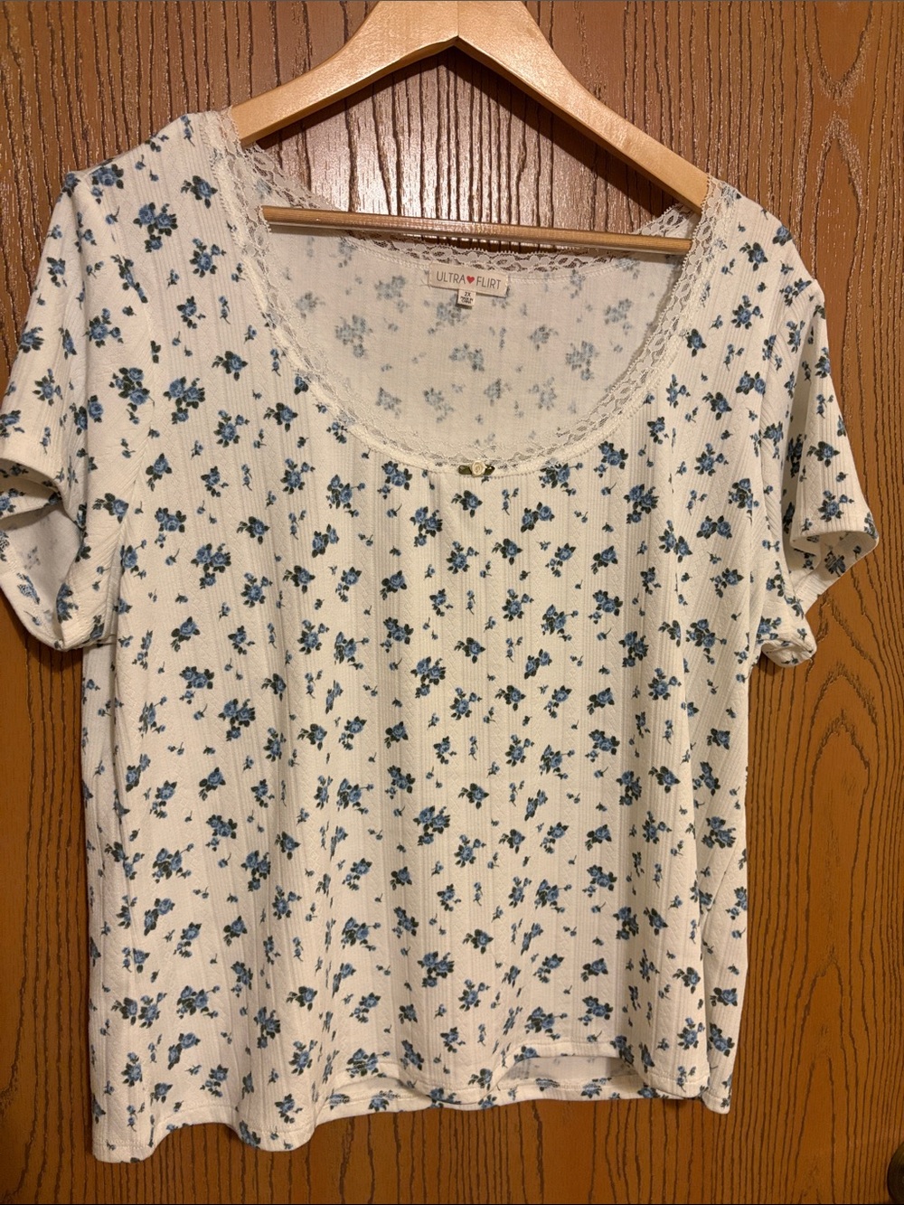 Semi cropped floral tee